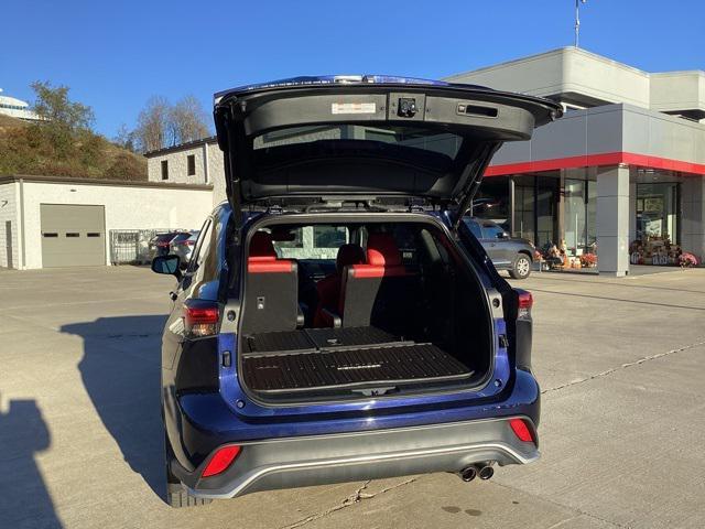 used 2022 Toyota Highlander car, priced at $36,990