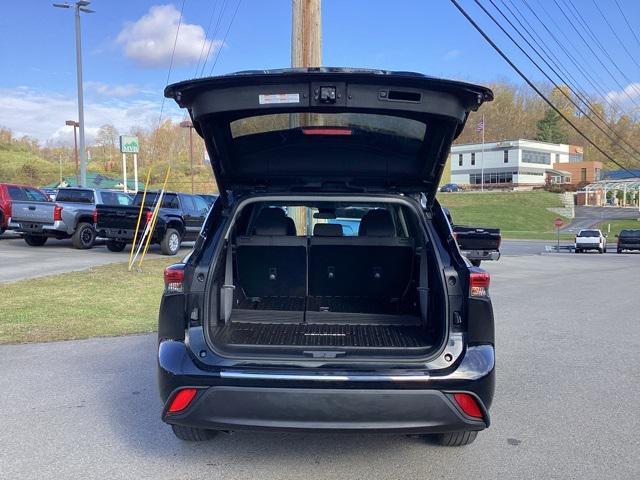 used 2022 Toyota Highlander car, priced at $33,990