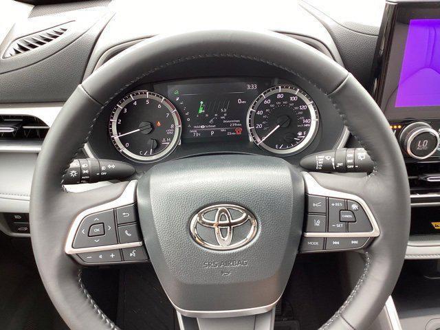 new 2025 Toyota Highlander car, priced at $47,813