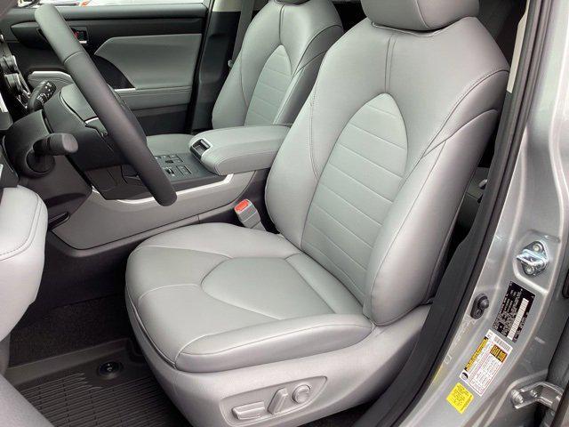 new 2025 Toyota Highlander car, priced at $47,813