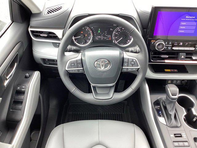 new 2025 Toyota Highlander car, priced at $47,813