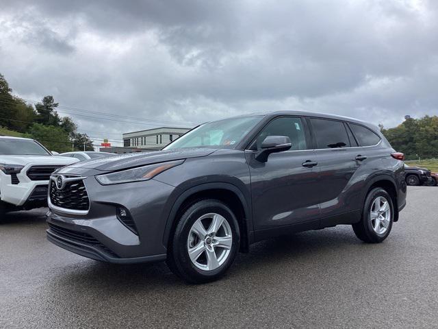 used 2021 Toyota Highlander car, priced at $29,490