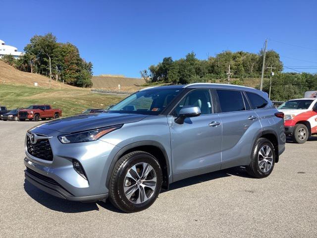 used 2023 Toyota Highlander car, priced at $38,990