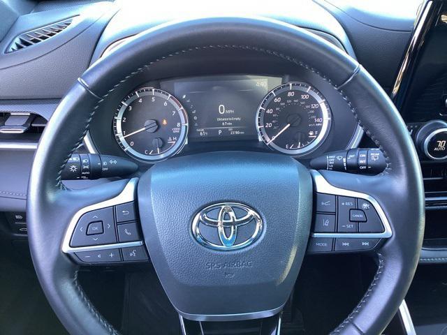 used 2024 Toyota Highlander car, priced at $42,990