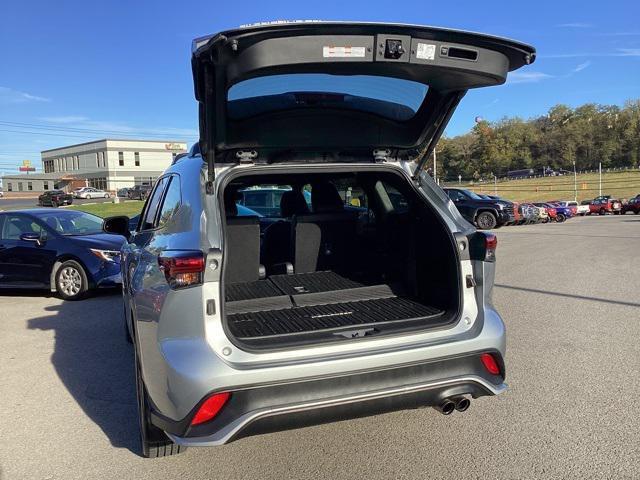 used 2024 Toyota Highlander car, priced at $42,990