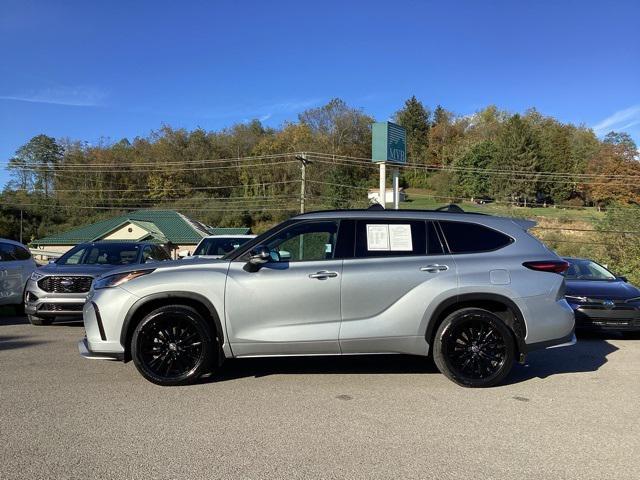 used 2024 Toyota Highlander car, priced at $42,990