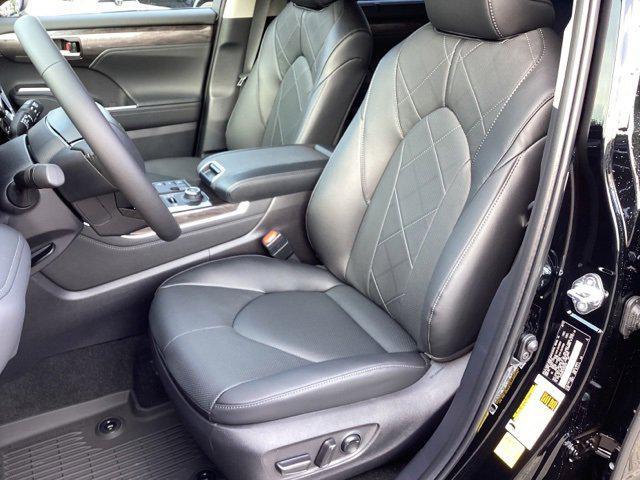 new 2025 Toyota Highlander car, priced at $54,087