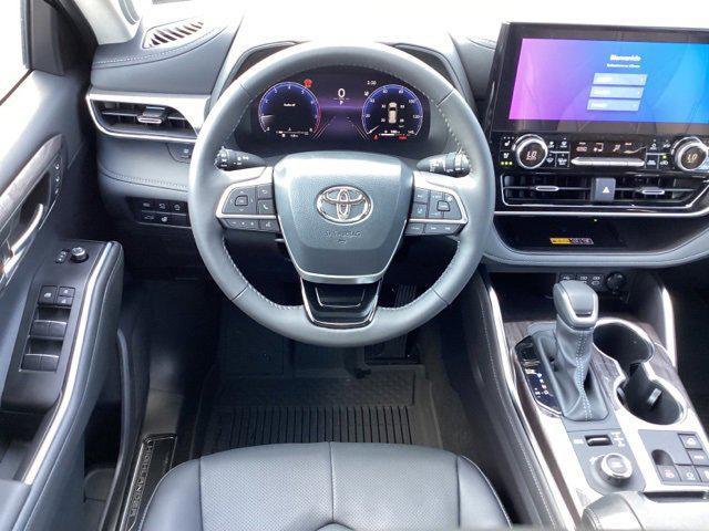 new 2025 Toyota Highlander car, priced at $54,087