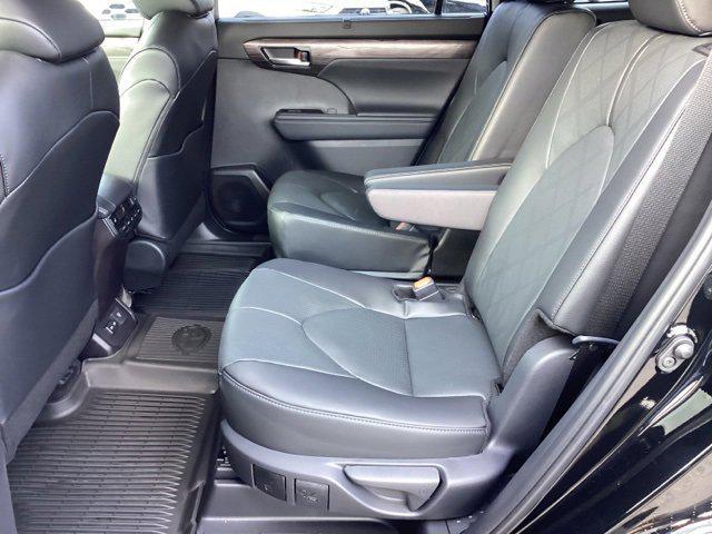 new 2025 Toyota Highlander car, priced at $54,087