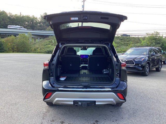 new 2025 Toyota Highlander car, priced at $54,087