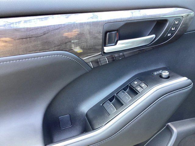 new 2025 Toyota Highlander car, priced at $54,087