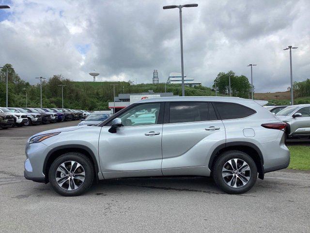 new 2025 Toyota Highlander car, priced at $47,303