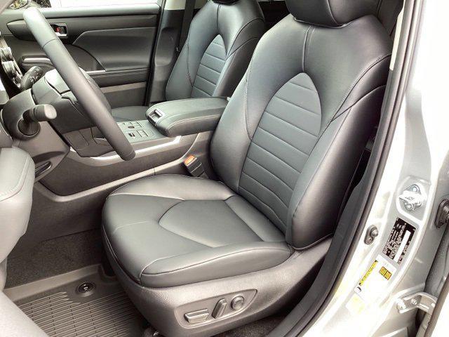 new 2025 Toyota Highlander car, priced at $47,303