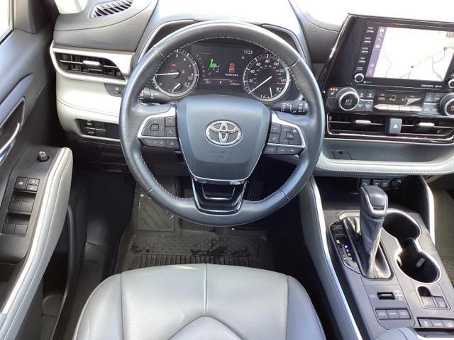 used 2021 Toyota Highlander car, priced at $28,490