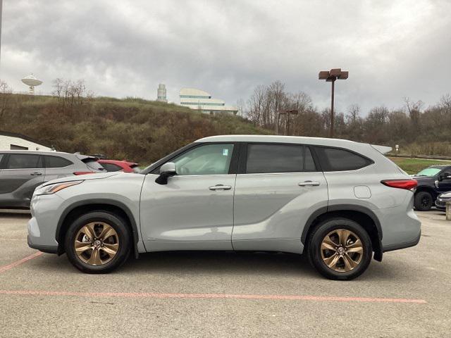 used 2022 Toyota Highlander Hybrid car, priced at $37,990