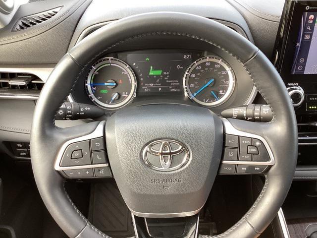 used 2022 Toyota Highlander Hybrid car, priced at $42,990