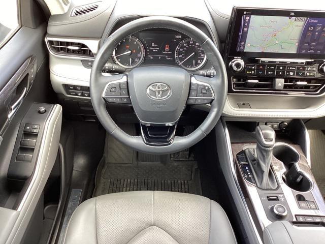 used 2021 Toyota Highlander car, priced at $36,990