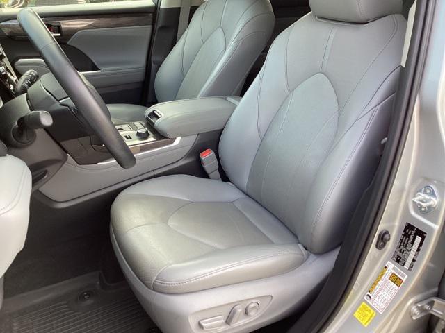 used 2021 Toyota Highlander car, priced at $36,990