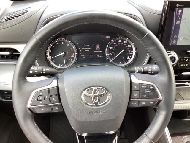used 2021 Toyota Highlander car, priced at $36,990
