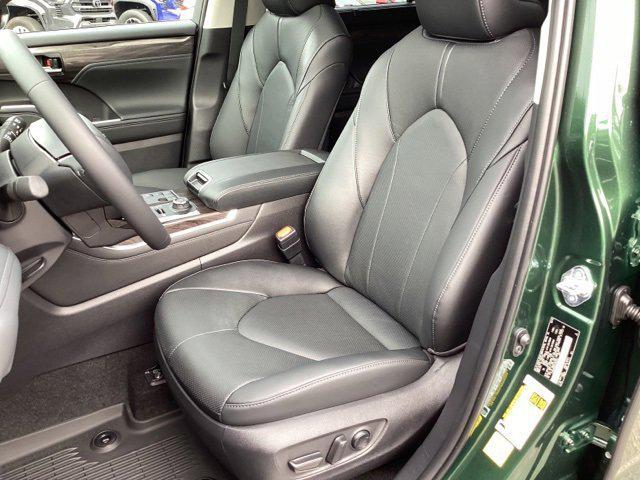 new 2025 Toyota Highlander car, priced at $52,967