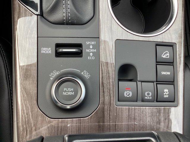 new 2025 Toyota Highlander car, priced at $52,967