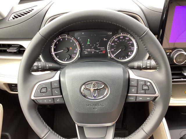 new 2025 Toyota Highlander car, priced at $48,712