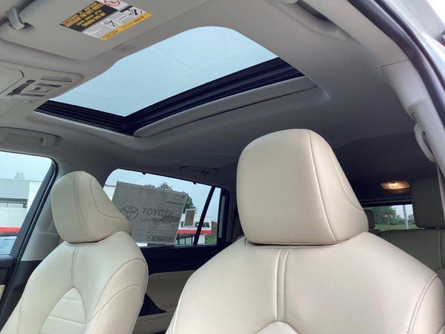 new 2025 Toyota Highlander car, priced at $48,712