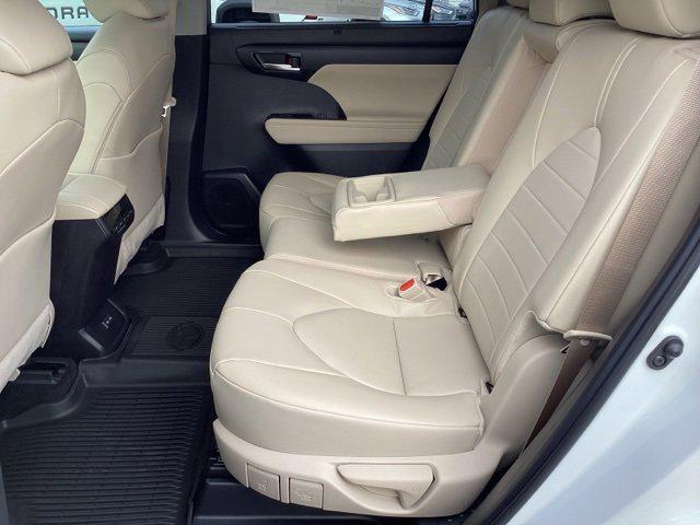 new 2025 Toyota Highlander car, priced at $48,712