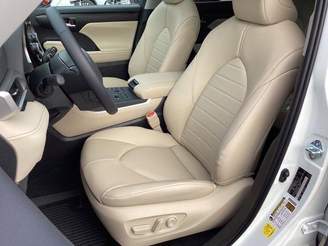 new 2025 Toyota Highlander car, priced at $48,712