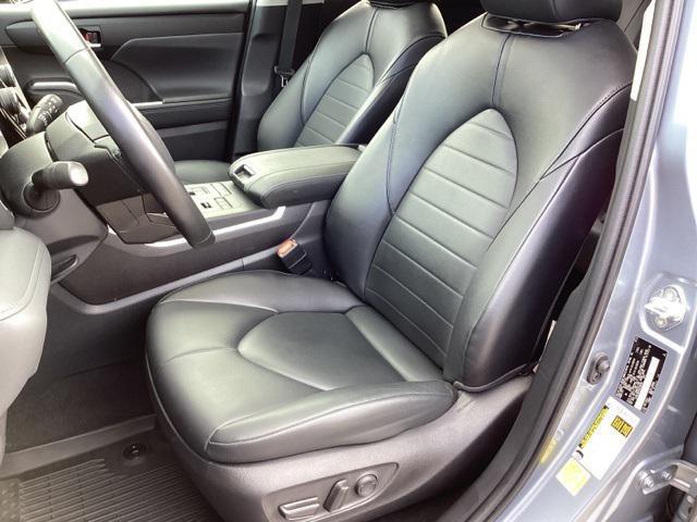 used 2022 Toyota Highlander car, priced at $34,990