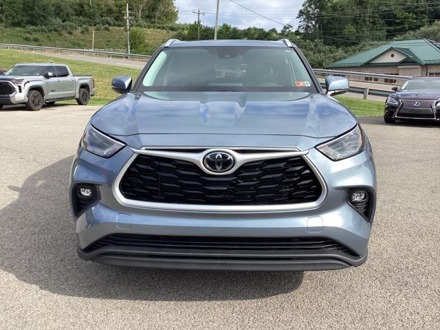 used 2022 Toyota Highlander car, priced at $34,990