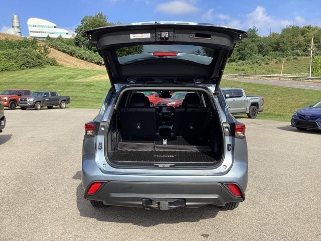 used 2022 Toyota Highlander car, priced at $34,990