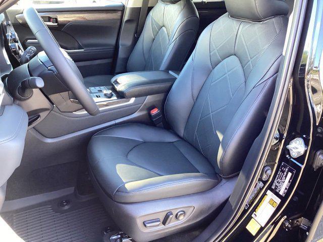 new 2025 Toyota Highlander car, priced at $55,517