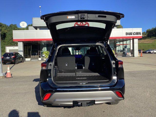 new 2025 Toyota Highlander car, priced at $55,517