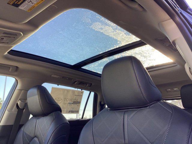 new 2025 Toyota Highlander car, priced at $55,517
