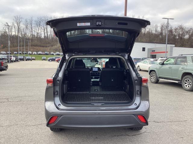 used 2022 Toyota Highlander Hybrid car, priced at $39,990