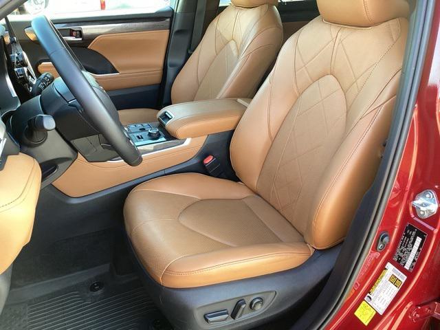 used 2025 Toyota Highlander car, priced at $47,990