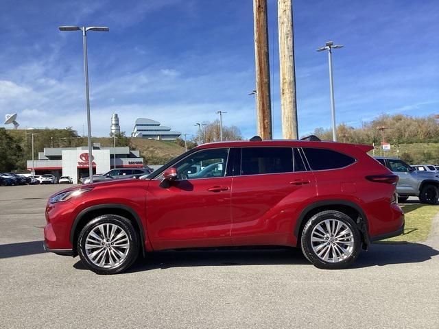 used 2025 Toyota Highlander car, priced at $47,990
