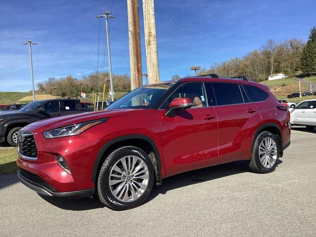 used 2025 Toyota Highlander car, priced at $47,990