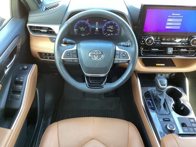 used 2025 Toyota Highlander car, priced at $47,990