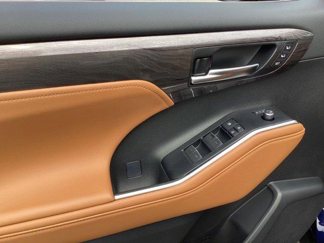 new 2025 Toyota Highlander car, priced at $55,042