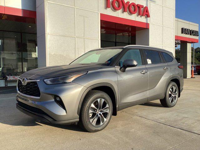 new 2025 Toyota Highlander car, priced at $49,757
