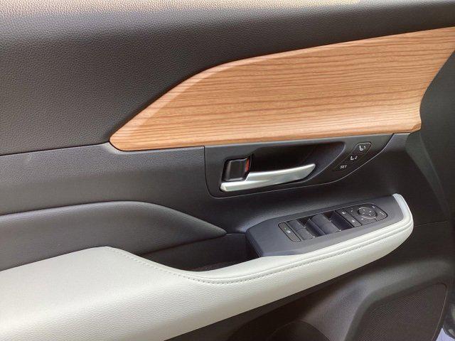 new 2025 Toyota Grand Highlander car, priced at $57,653