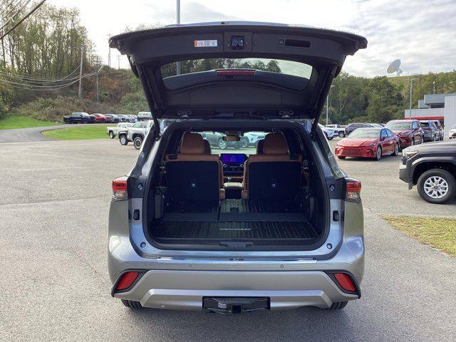 new 2025 Toyota Highlander car, priced at $54,332