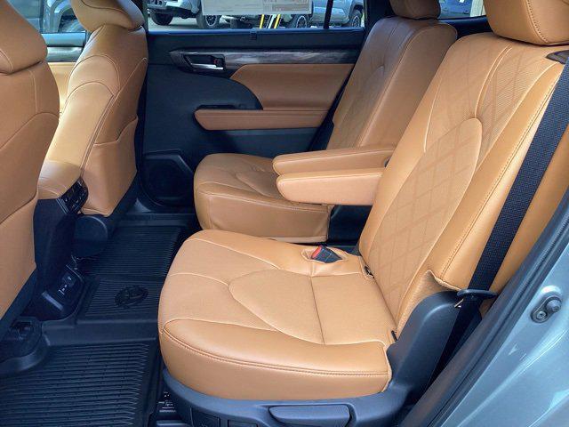 new 2025 Toyota Highlander car, priced at $54,332