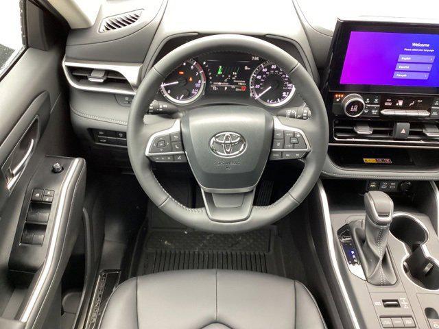 new 2025 Toyota Highlander car, priced at $48,817