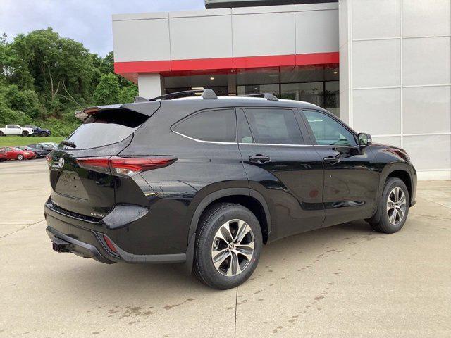new 2025 Toyota Highlander car, priced at $48,817