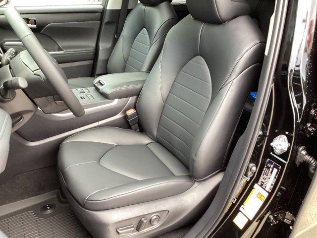 new 2025 Toyota Highlander car, priced at $48,817
