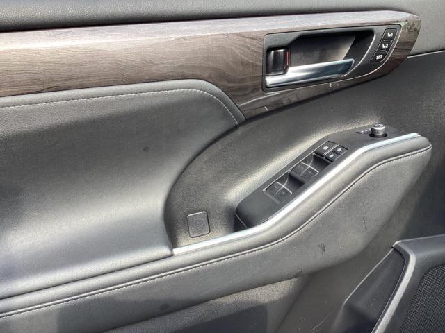 used 2023 Toyota Highlander car, priced at $40,990