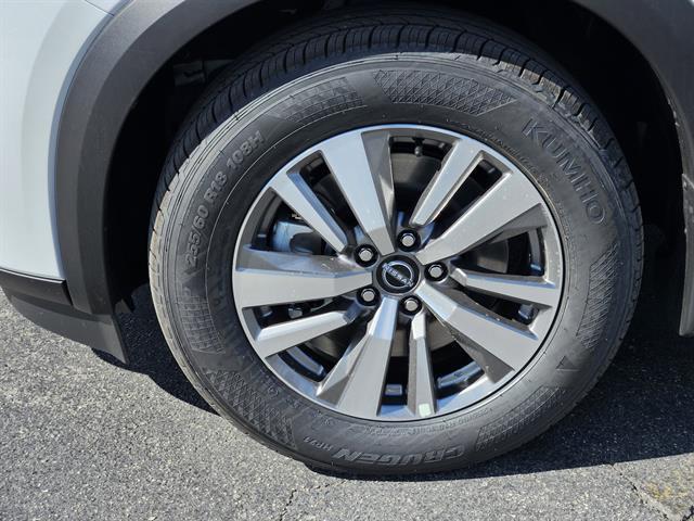 new 2025 Nissan Pathfinder car, priced at $39,124